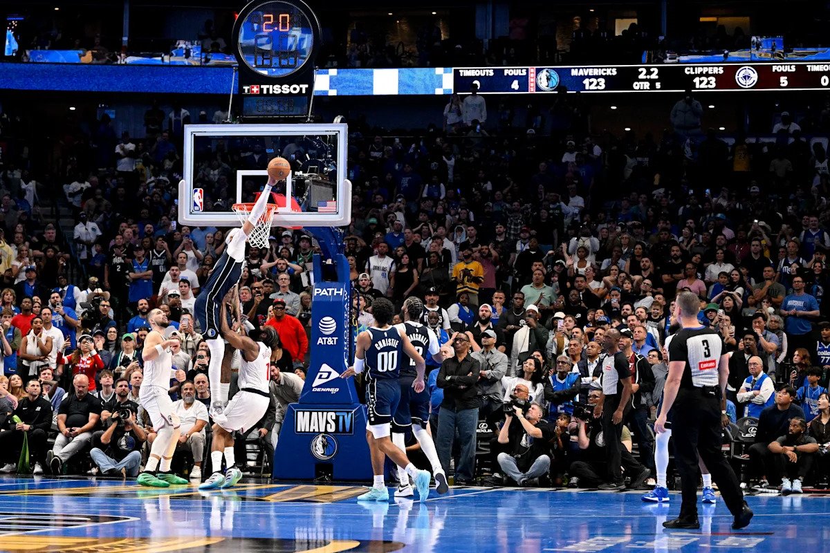 Copa NBA: Los Clippers superan a los Mavericks en 2OT después de que el arbitraje automatizado anulara la decisión de portería de Daniel Gafford