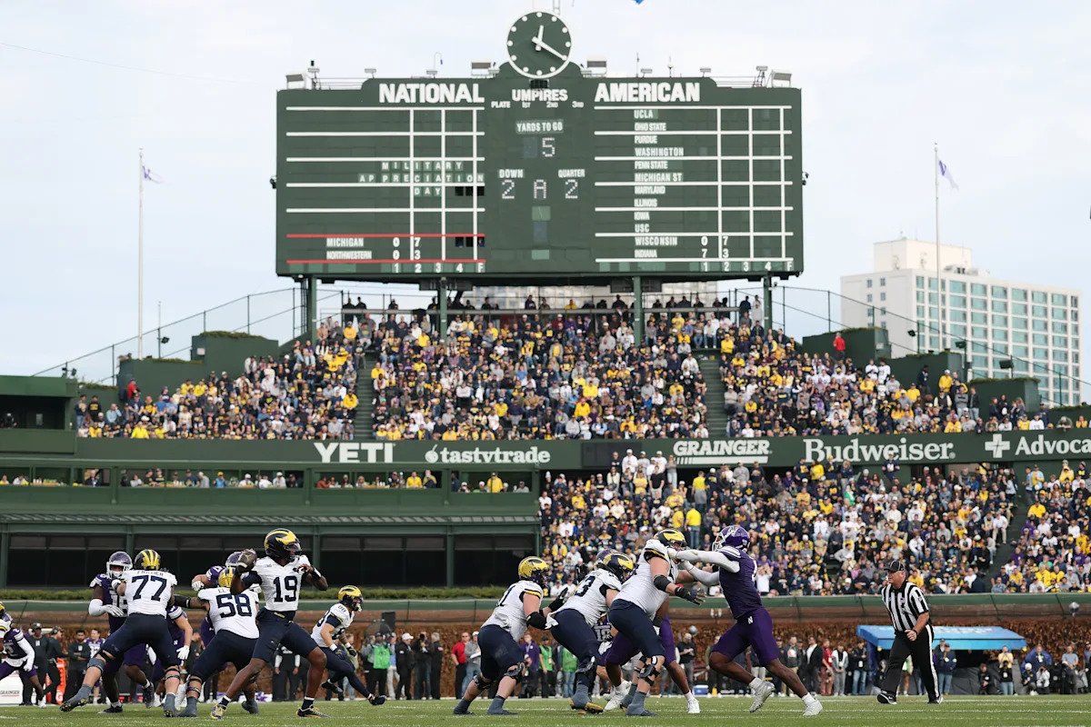 El No. 18 Michigan mantiene a raya a Northwestern con un gol de campo de último segundo a pesar de cinco pérdidas de balón