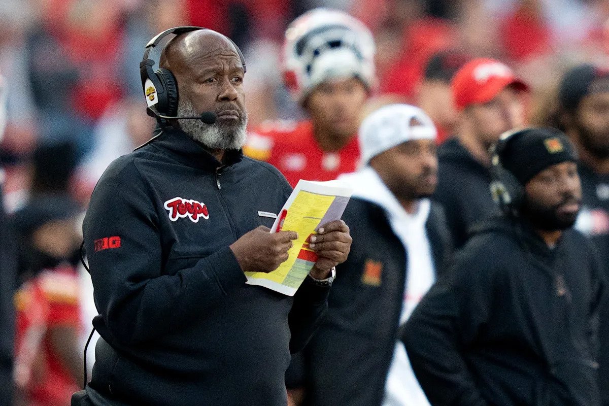 Maryland retiene a Mike Locksley para la temporada 2026 a pesar de una racha de seis derrotas consecutivas