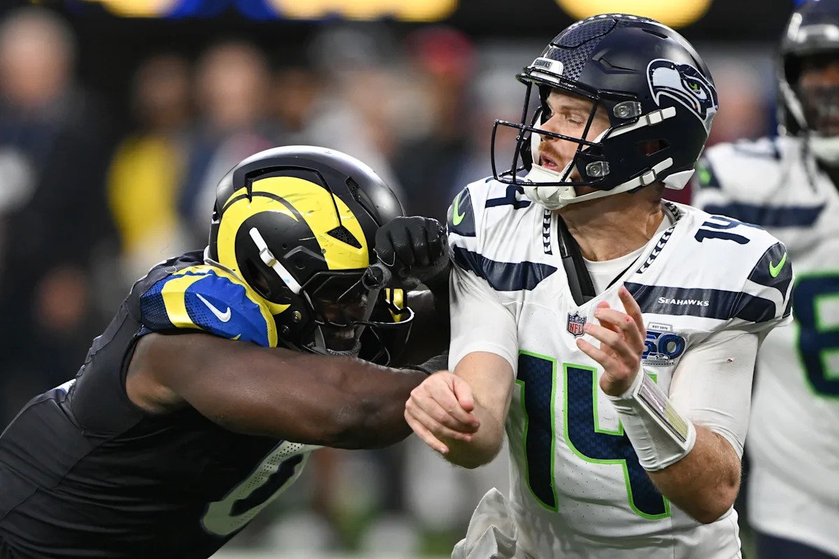 El LB Ernest Jones IV de los Seahawks tiene un mensaje sincero a los críticos del QB Sam Darnold después del juego 4-INT: ‘Que te jodan’