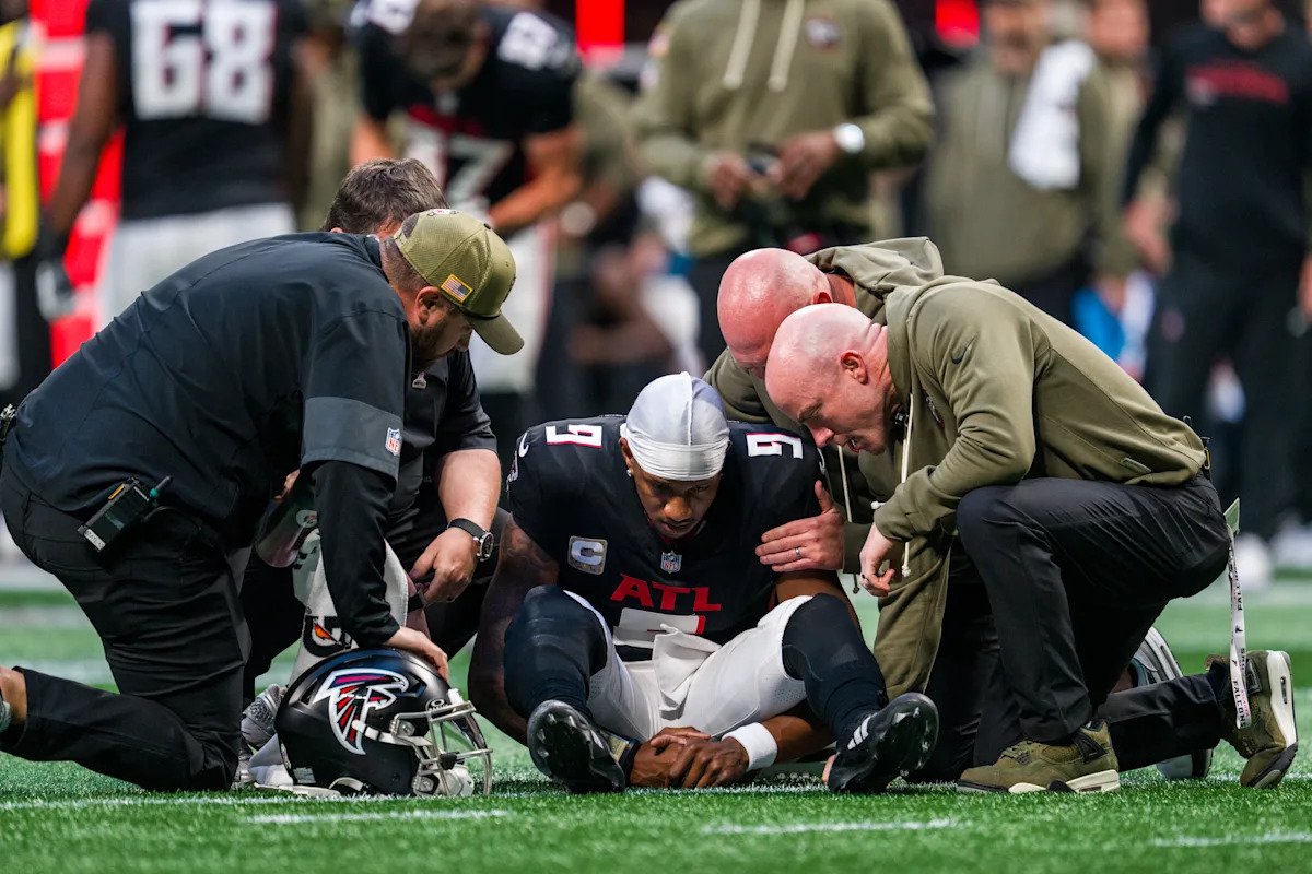 Michael Penix es colocado en la lista de lesionados mientras los Falcons determinan el alcance de la lesión de rodilla