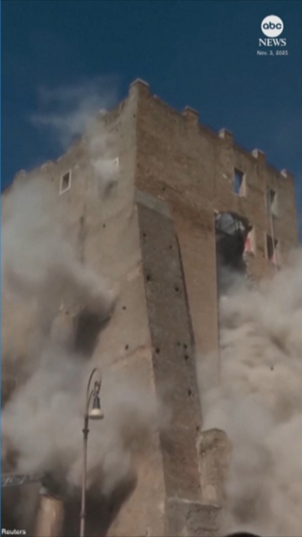 MIRA: Torre medieval se derrumba parcialmente en Roma