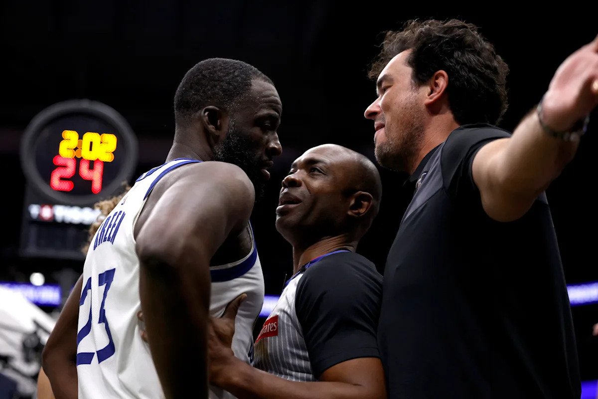 Draymond Green fue amonestado por la NBA tras un altercado verbal con un aficionado al margen durante el partido de los Pelicans