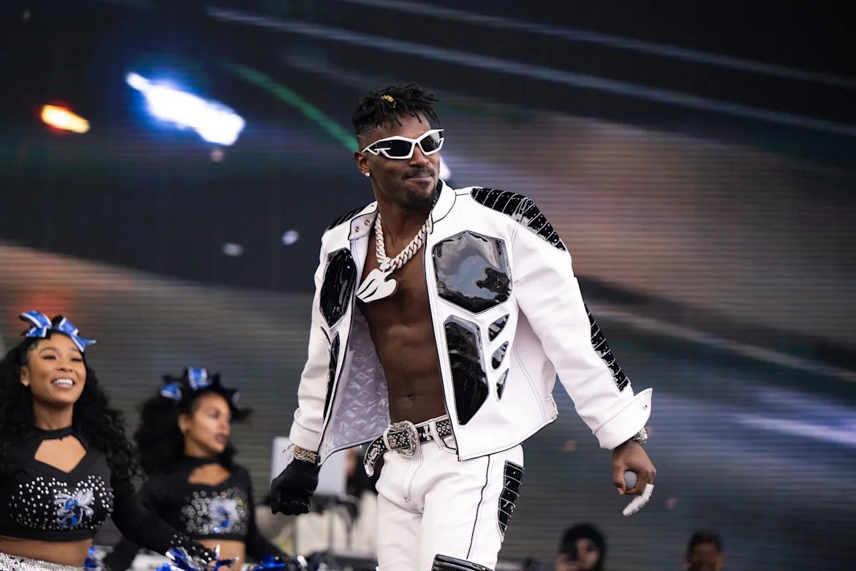 La ex estrella de los Steelers, Antonio Brown, enfrenta hasta 30 años de prisión por intento de asesinato por el tiroteo en Miami a principios de este año.