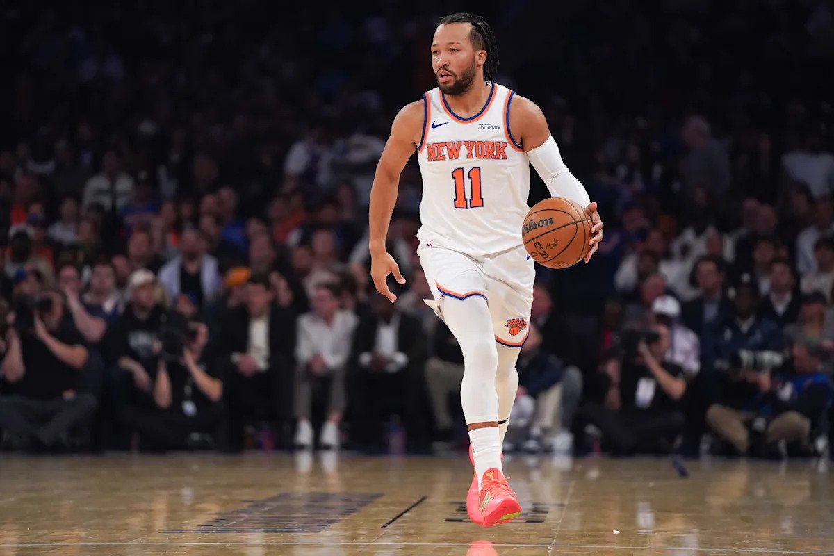 Jalen Brunson está fuera temprano por una lesión en el tobillo mientras los Knicks pierden su primer partido en casa de la temporada ante el Magic.