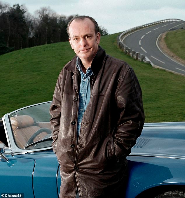 La estrella de Top Gear y Fifth Gear, Quentin Willson, muere a los 68 años después de luchar contra el cáncer de pulmón mientras su familia rinde homenaje a un “verdadero tesoro nacional”.