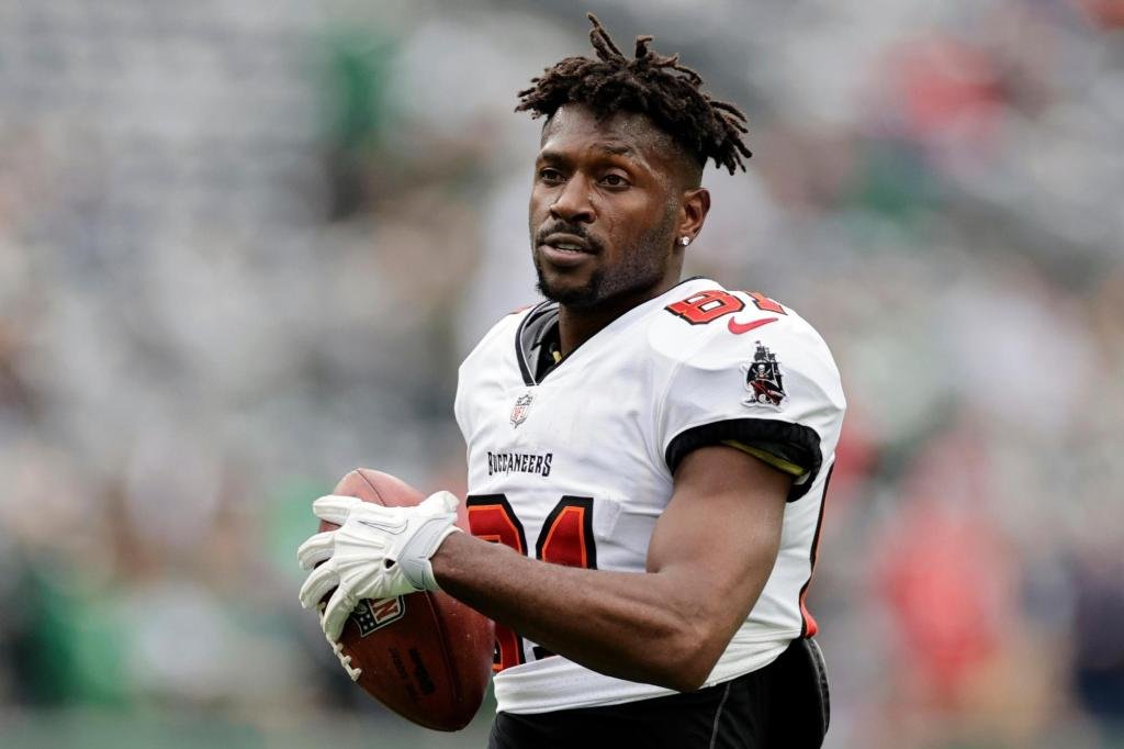Antonio Brown, ex estrella de la NFL, arrestado por intento de asesinato en tiroteo en Miami