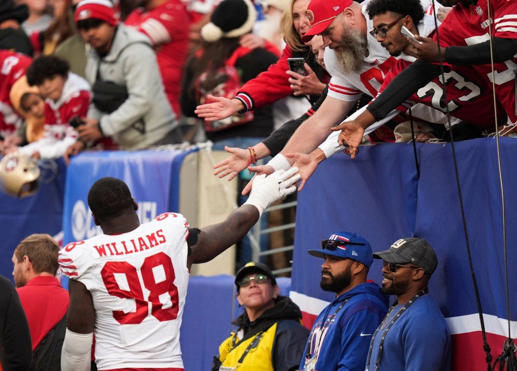 La defensa de los 49ers lucha por encontrar cohesión sin Bosa, Warner y Williams