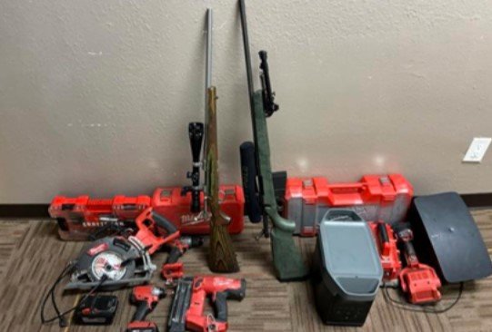 Las autoridades de Menlo Park arrestan a dos hombres y recuperan armas y herramientas robadas