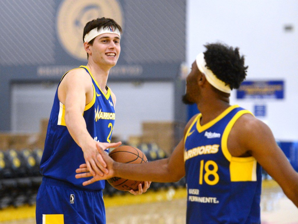 Alex Toohey es entrenado por Draymond Green para los Santa Cruz Warriors