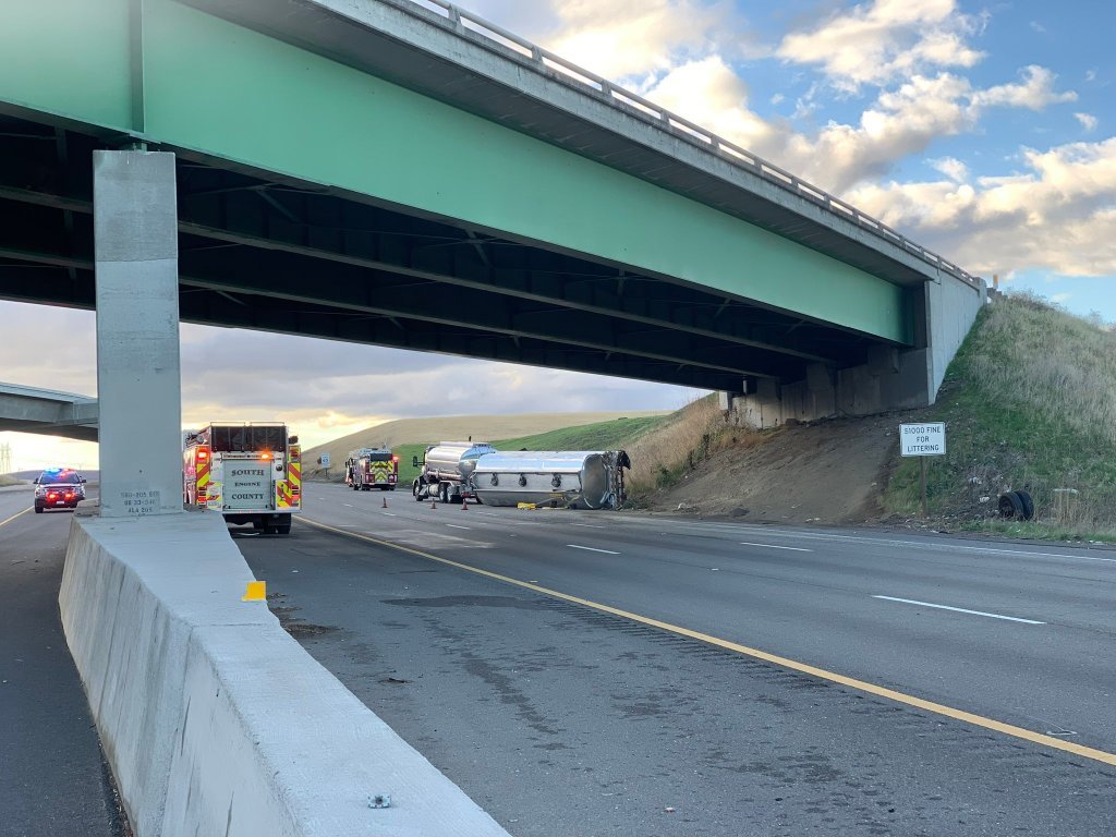 Un accidente de camión alimenta una pesadilla de tráfico en East Bay