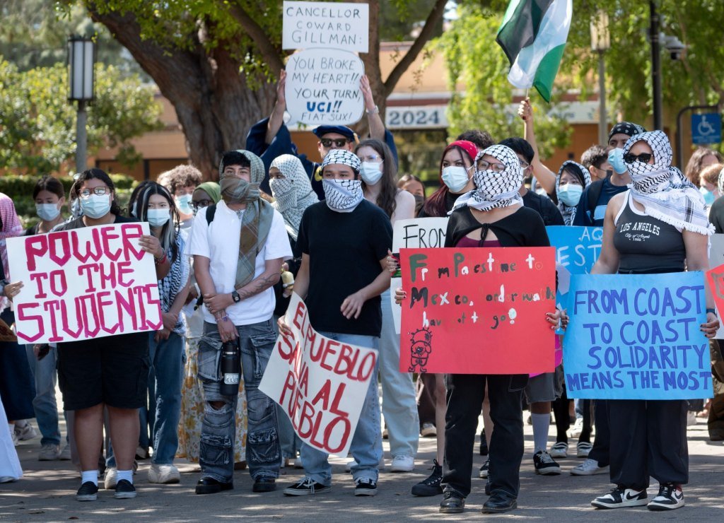 El número de nuevos estudiantes internacionales que se matriculan en la universidad cayó este otoño, según un informe – The Mercury News