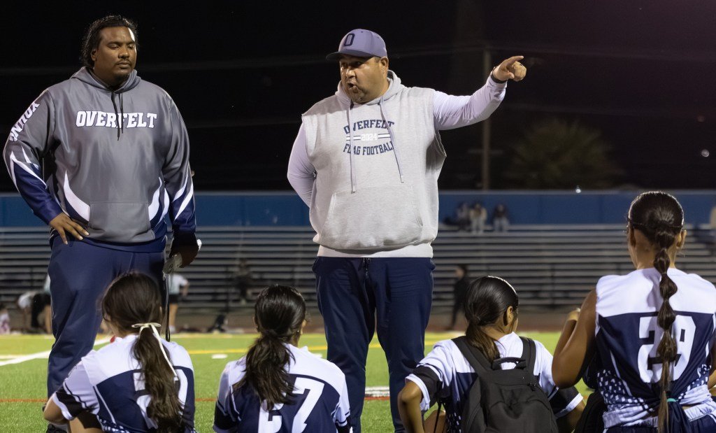 A pesar de una temporada sin victorias, el equipo de Flag Football de Overfelt sigue entusiasmado