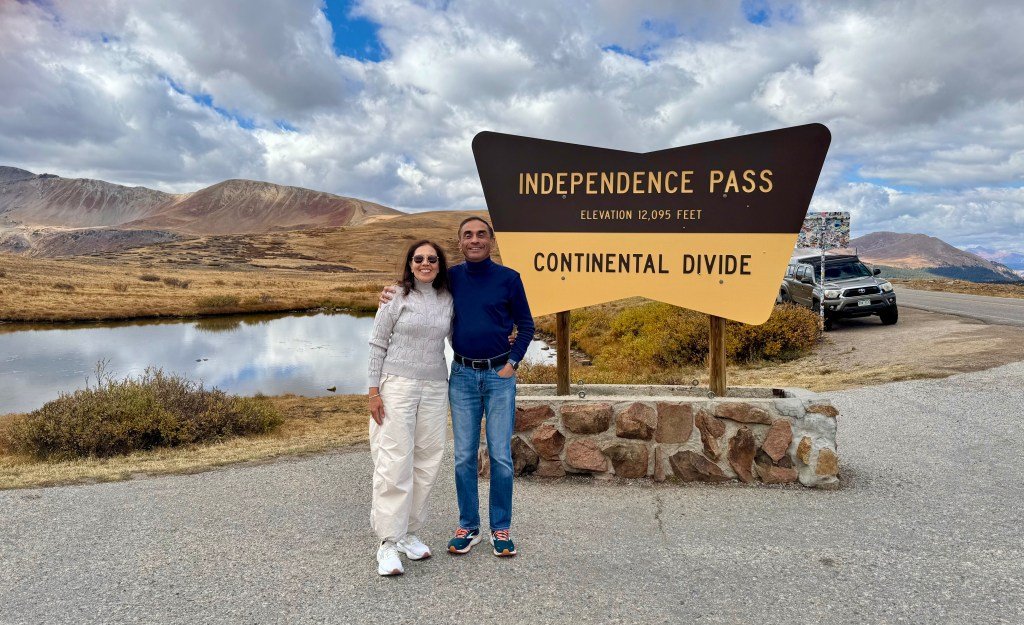 Ojalá estuvieras aquí: templos egipcios, Montañas Rocosas