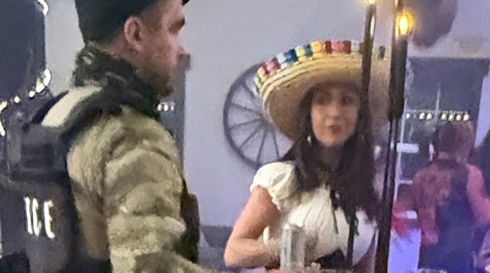 El disfraz de Halloween con carga racial de Lauren Boebert provoca reacciones violentas