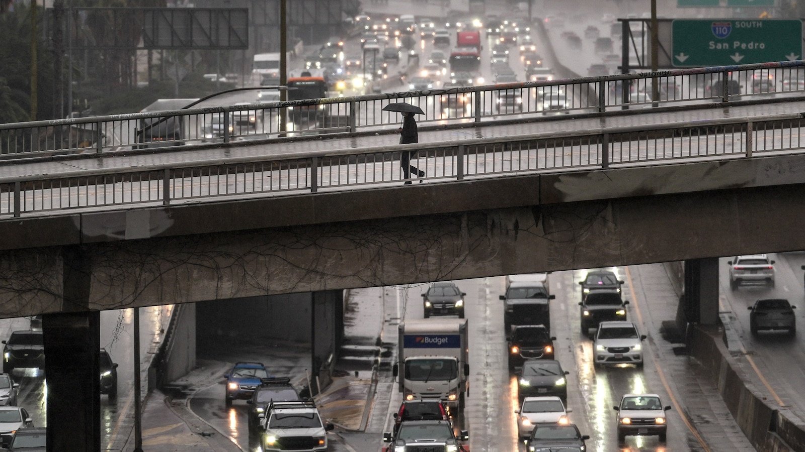 Última tormenta en California: Los Ángeles se prepara para fuertes lluvias y posibles deslizamientos de tierra e inundaciones repentinas