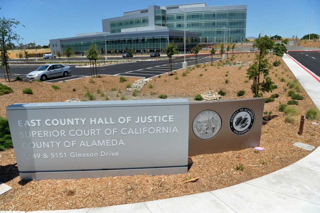 Después de aceptar una sentencia de cadena perpetua, el asesino de Fremont culpa a su “(improperio)” abogado por eludir el acuerdo de culpabilidad.