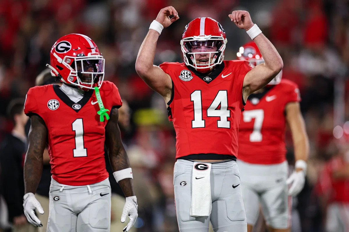 El No. 5 Georgia usa la patada lateral perfectamente para blanquear al No. 10 Texas en una victoria 35-10 sobre los Longhorns.