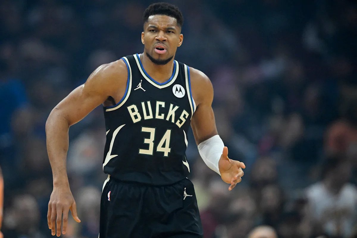 La estrella de los Bucks, Giannis Antetokounmpo, dejará los Cavaliers antes de tiempo debido a una lesión en la ingle.