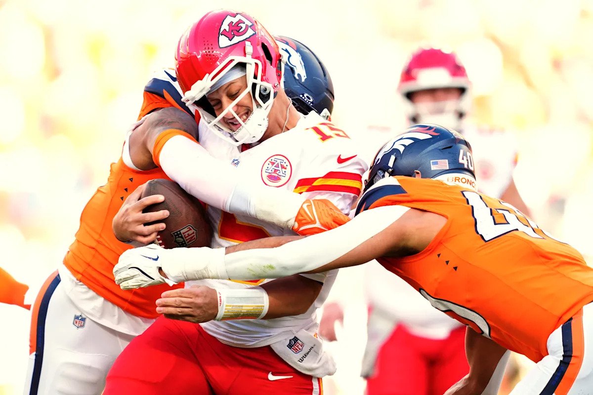 Los Broncos derrotaron a los Chiefs en un thriller para tomar el mando de la AFC Oeste. Esto puso aún más en peligro las esperanzas de Kansas City de llegar a los playoffs