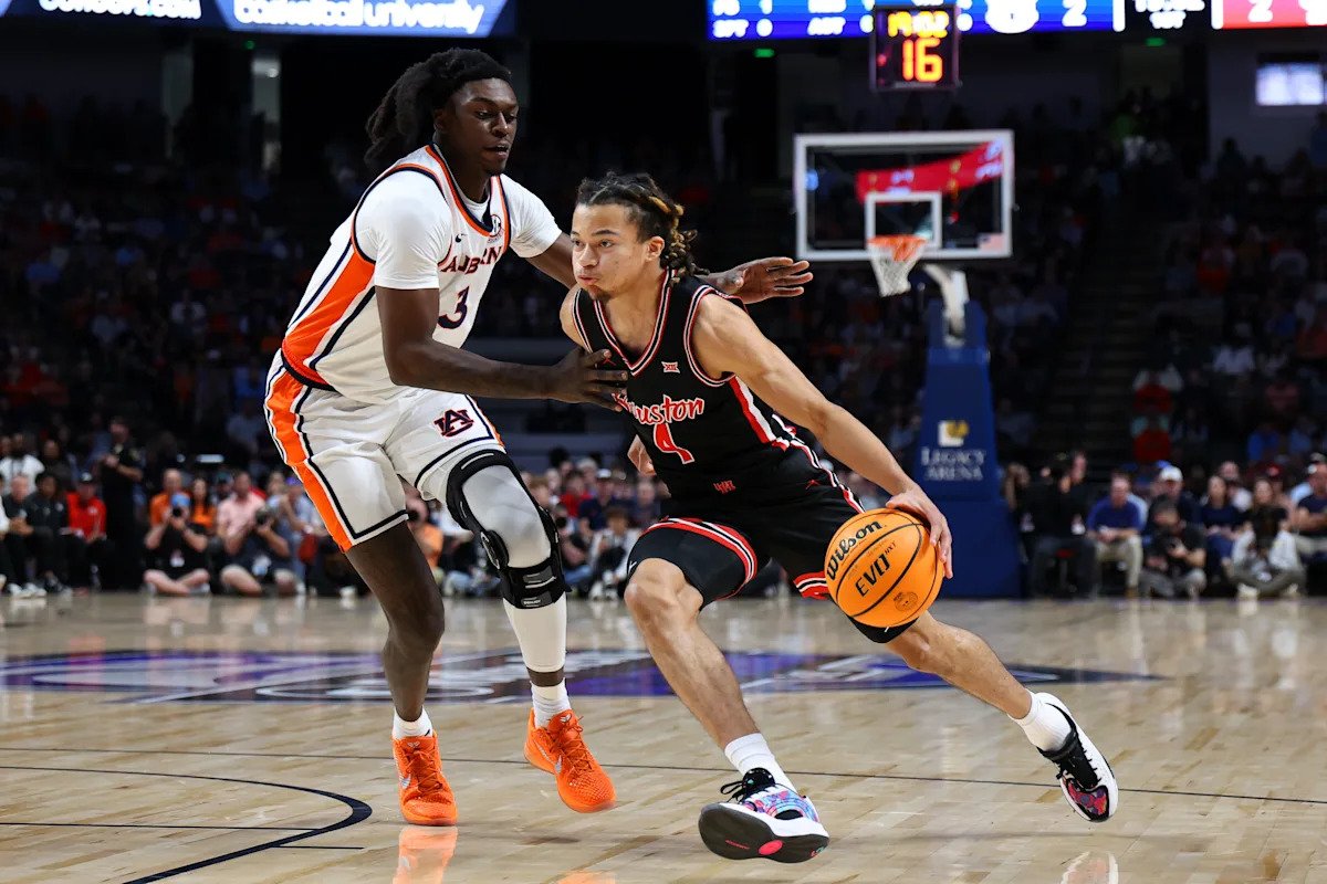 El No. 1 Houston sobrevive tarde, detiene al No. 22 Auburn y escapa con su primera gran victoria de la temporada.