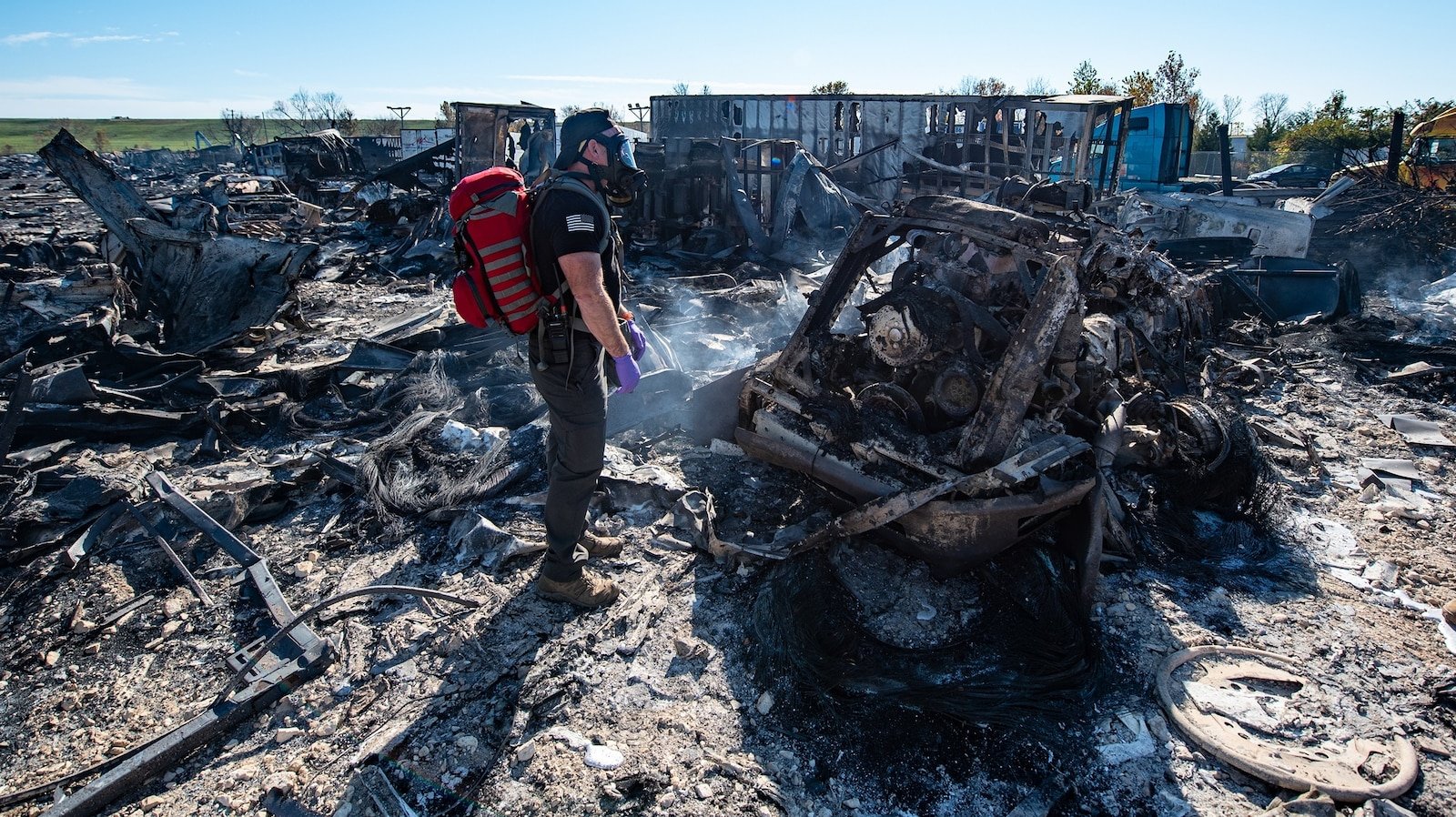 Nueve personas siguen desaparecidas después de que un avión de UPS se estrellara en el aeropuerto de Louisville, matando al menos a 12 personas: funcionarios
