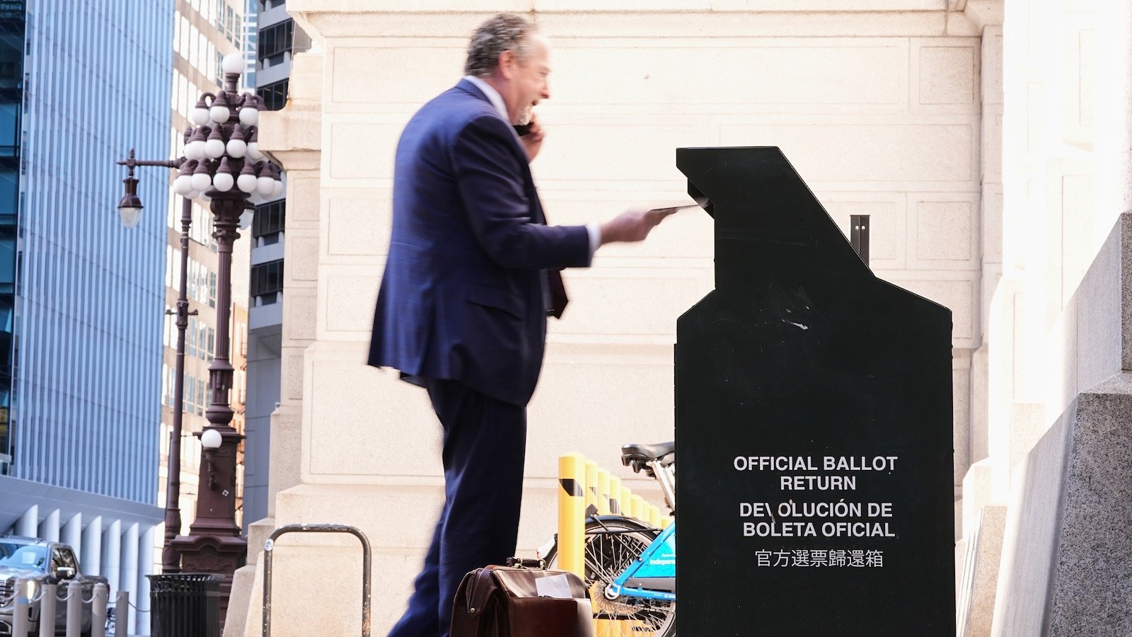 Los republicanos alientan a los votantes a votar por correo a pesar de los ataques de Trump