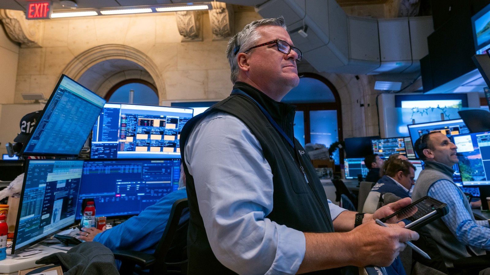 Las acciones cierran al alza después de que el Senado votara para poner fin al cierre del gobierno