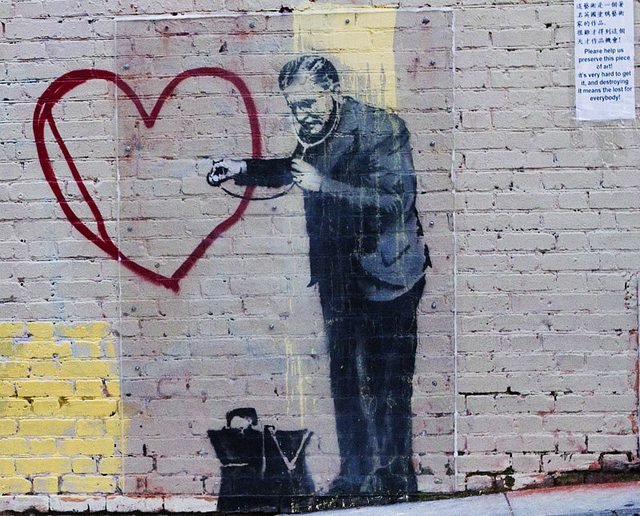 Apoyo a las decisiones clínicas con IA: revolucionando la bolsa negra del médico