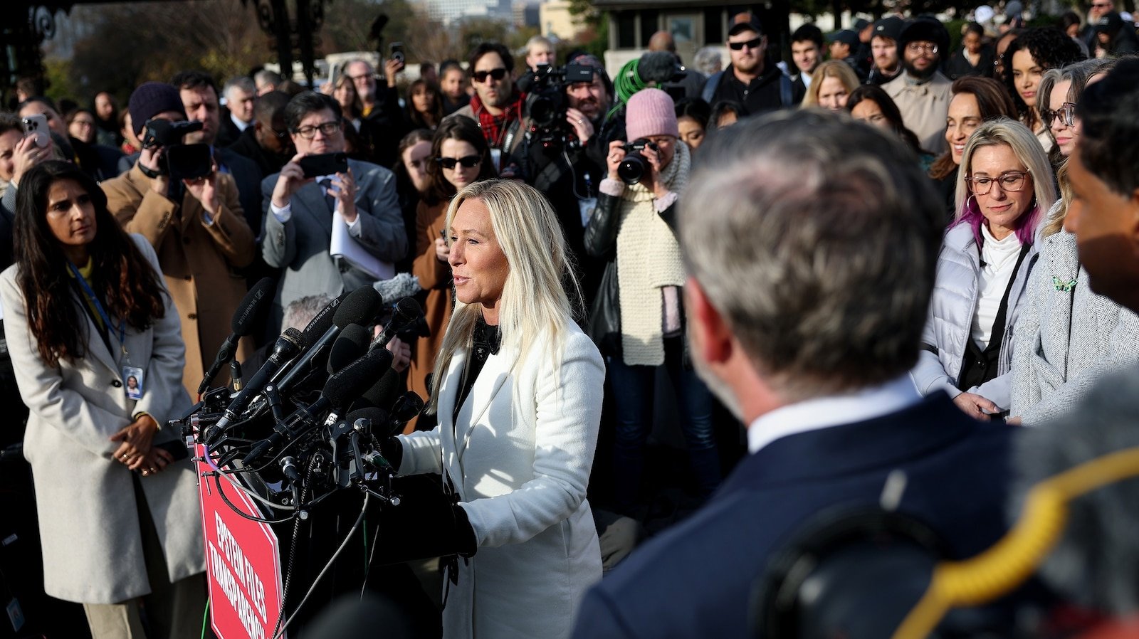 La representante republicana Marjorie Taylor Greene se defiende de Trump: “Nunca le debí nada”