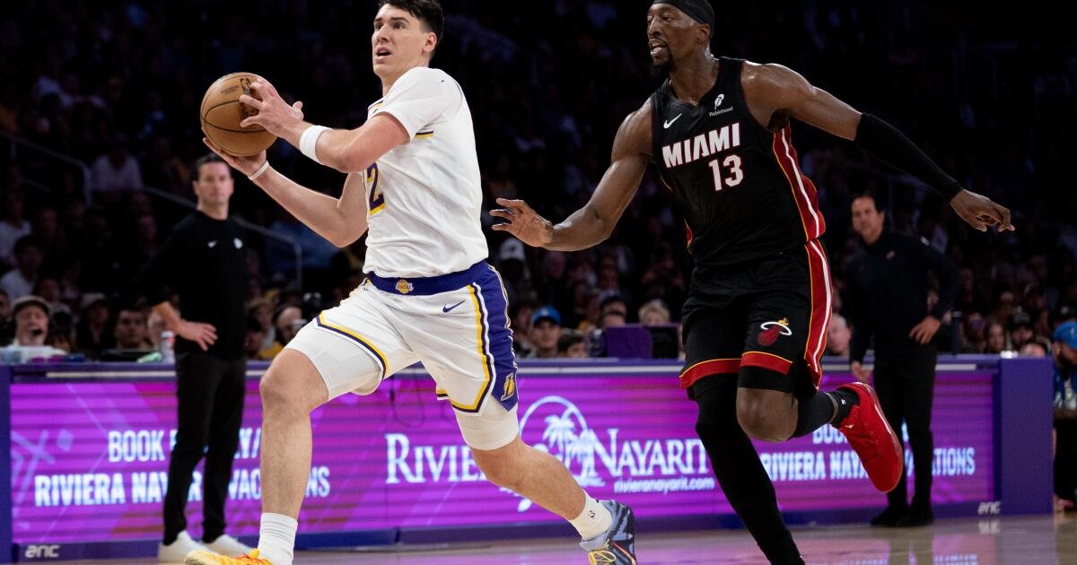 Jake LaRavia no será un extraño para los fanáticos de los Lakers en juegos como este por mucho más tiempo