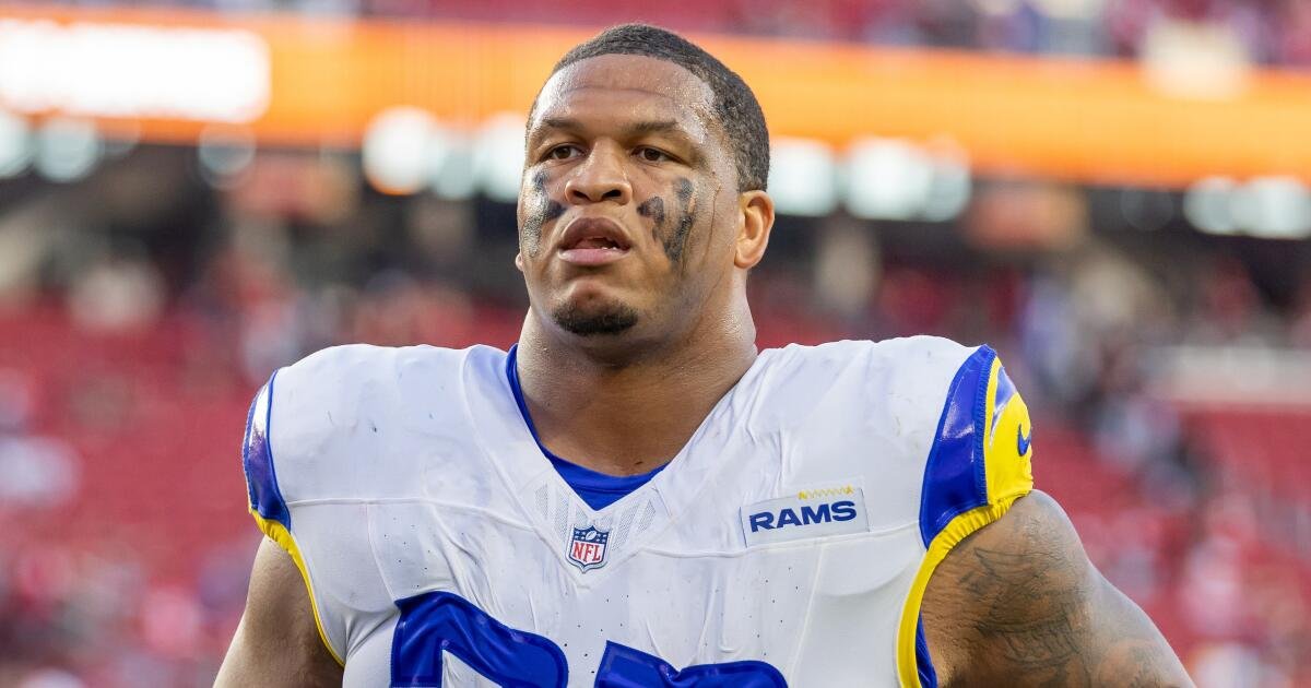 Alaric Jackson de los Rams enfrenta cargos por presuntos videos sexuales