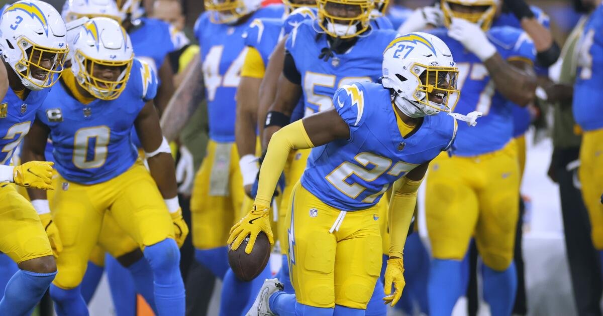 RJ Mickens y Nikko Reed están demostrando ser revolucionarios para los Chargers