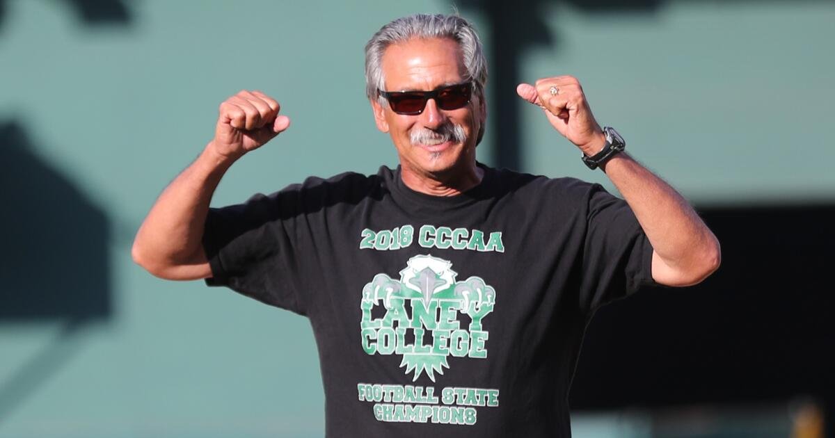 El fallecido entrenador de Laney, John Beam, será honrado por Nahshon Wright de los Bears después de su elección