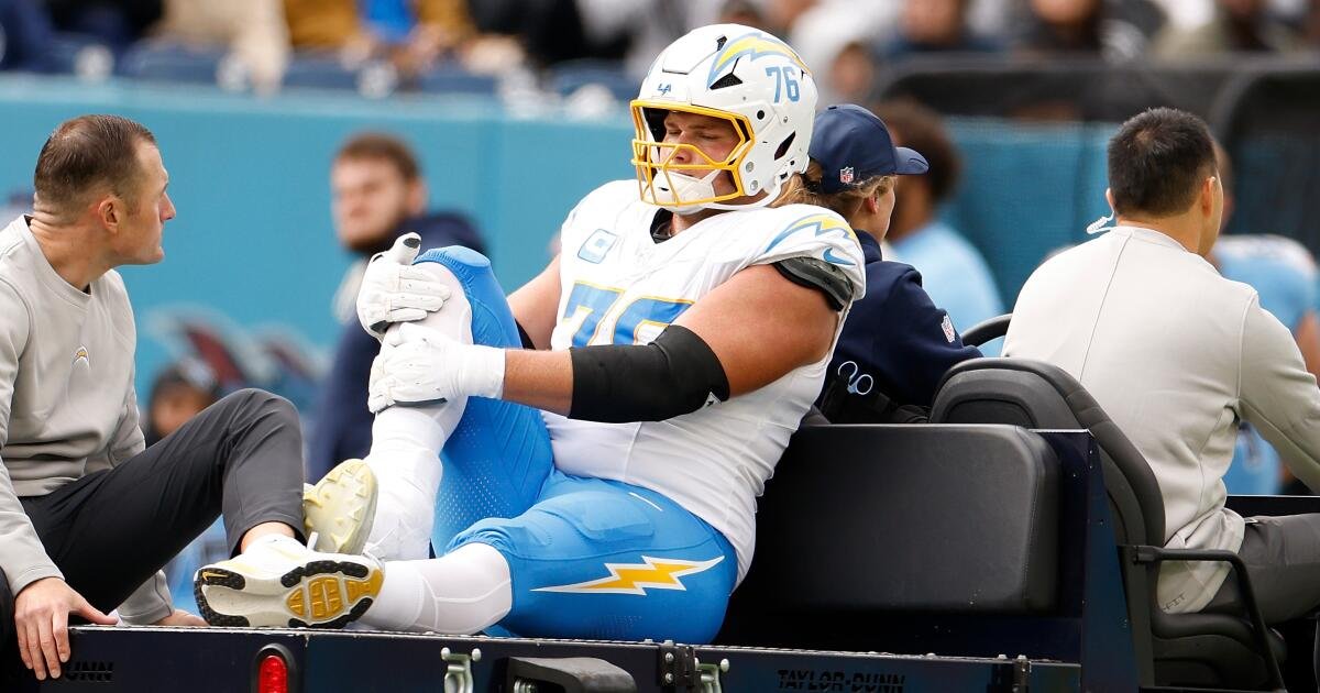 Joe Alt está fuera por toda la temporada, otro gran golpe para la línea ofensiva de los Chargers