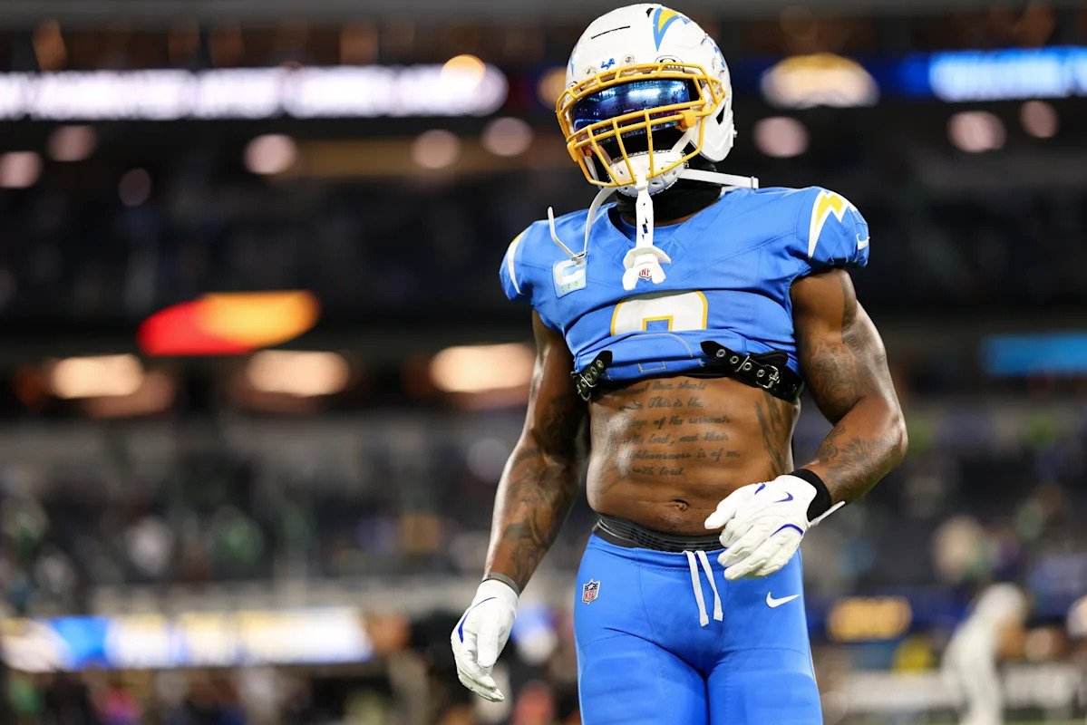 El apoyador de los Chargers, Denzel Perryman, fue suspendido dos juegos después de golpear casco a casco al WR de los Cowboys, Ryan Flournoy.