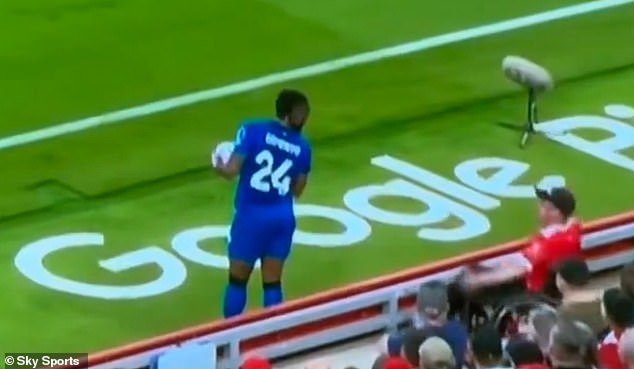 Un aficionado del Liverpool niega haber abusado racialmente de Antoine Semenyo, cuatro meses después de que el abonado en silla de ruedas, de 47 años, fuera escoltado desde Anfield.