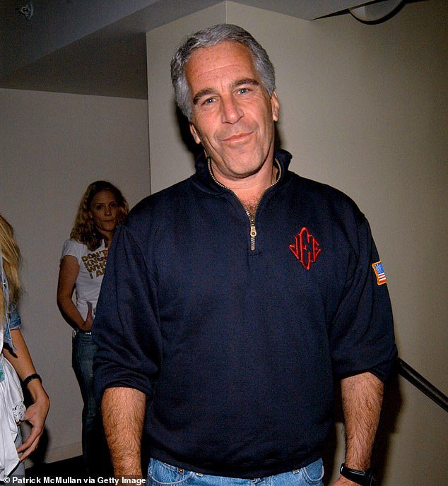 “¡Recuerda lo que enterré!” El violento encuentro de Chauffer con Epstein y Ghislaine en el club de striptease fue denunciado al FBI