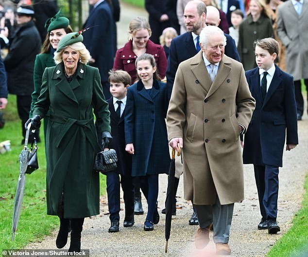 Quién está en la lista de invitados de Navidad del rey Carlos: los 43 miembros de la realeza con una codiciada invitación a Sandringham, la princesa “desconcertada” sobre adónde ir… y quién definitivamente NO es bienvenida