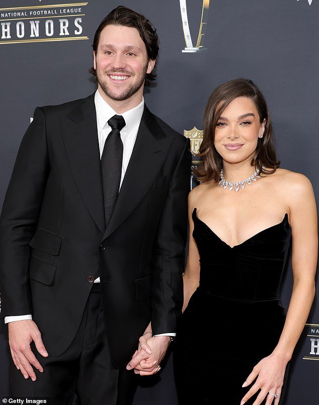 Josh Allen está desesperado por la “guinda del pastel” después de la noticia del bebé de Hailee Steinfeld, y Patrick Mahomes ya no bloquea su camino hacia la gloria del Super Bowl.
