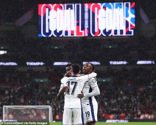 Los fanáticos de Inglaterra están furiosos con la FA después de que se anunciaran entradas para los amistosos previos al Mundial SIN oponentes ni fechas