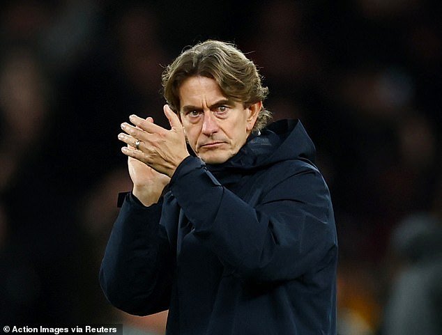 Thomas Frank cree que el nuevo sistema de propiedad del Tottenham mostrará confianza a pesar del período difícil, ya que el jefe de los Spurs, criticado, duplica los comentarios de los “fanáticos no verdaderos” y respalda a Guglielmo Vicario después de los abucheos “inaceptables”.