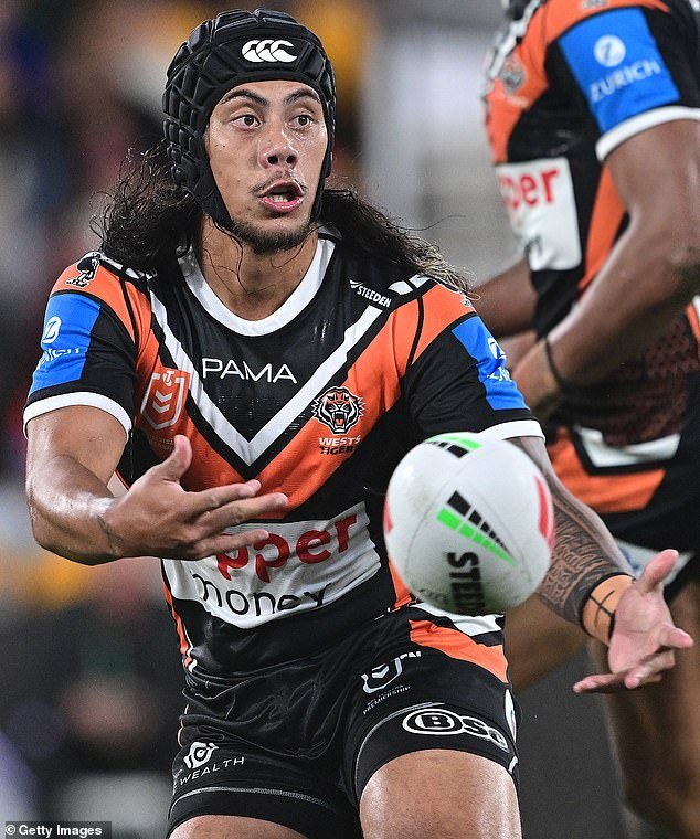 Cómo el color de la nueva camiseta del equipo de la NRL provocó un baño de sangre en la sala de juntas