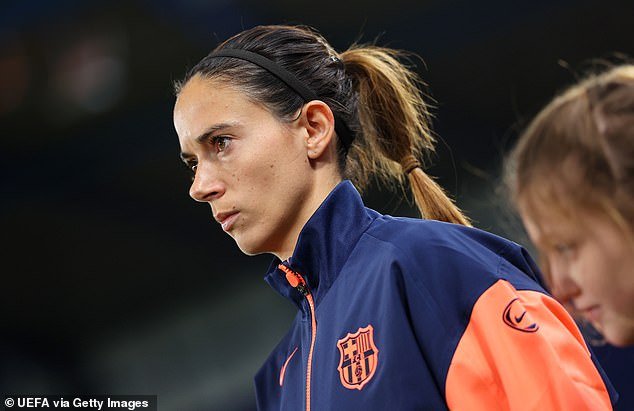 La estrella del Barcelona Aitana Bonmati necesita cirugía por una pierna rota y se enfrenta a una carrera contrarreloj para el partido de clasificación para el Mundial de España contra Inglaterra en abril.