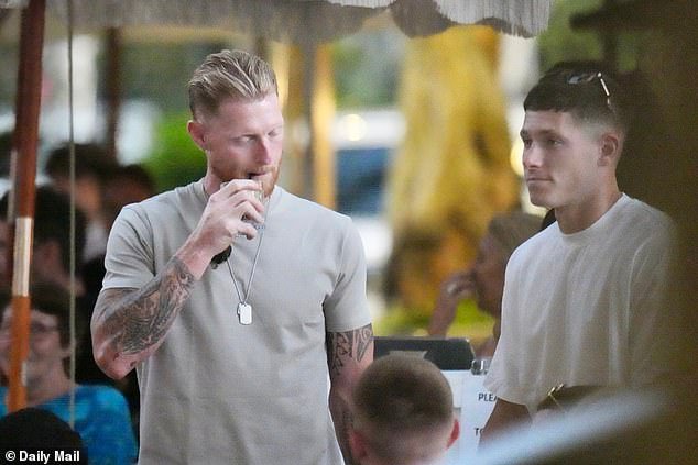 Inglaterra inicia una investigación sobre las afirmaciones de que las estrellas tuvieron una despedida de soltero bebiendo cerveza poco antes de la derrota de Ashes