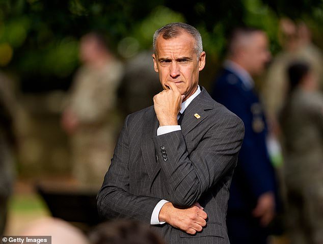 El escándalo sacude la fuerza de deportación de Trump: expertos del DHS dicen que el “amante” de la jefa Kristi Noem hizo solicitudes “poco éticas e inmorales” a los jefes de la agencia