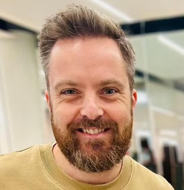 Un asesino a corto plazo regresa al supermercado para atacar a su padre por saltarse la cola, ya que sólo está encarcelado durante cinco años.