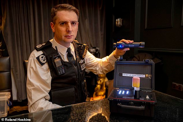 La policía revisará la nueva tecnología de detección de picos que puede detectar si su vaporizador contiene drogas durante Navidad