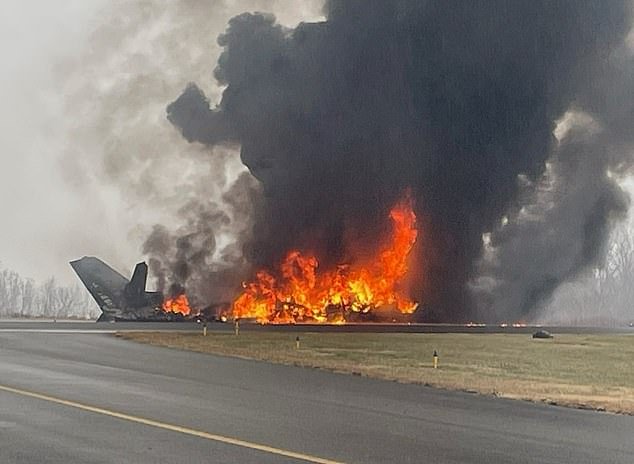 Se teme que varias personas hayan muerto en un accidente aéreo cerca de la pista del aeropuerto de Carolina del Norte