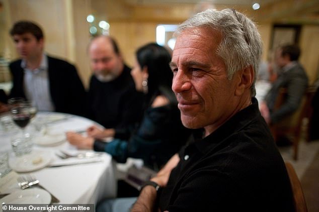 La cena de multimillonarios de los magnates de la tecnología de élite revela fotos de un evento de alto perfil mientras se descartan nuevos archivos de Epstein